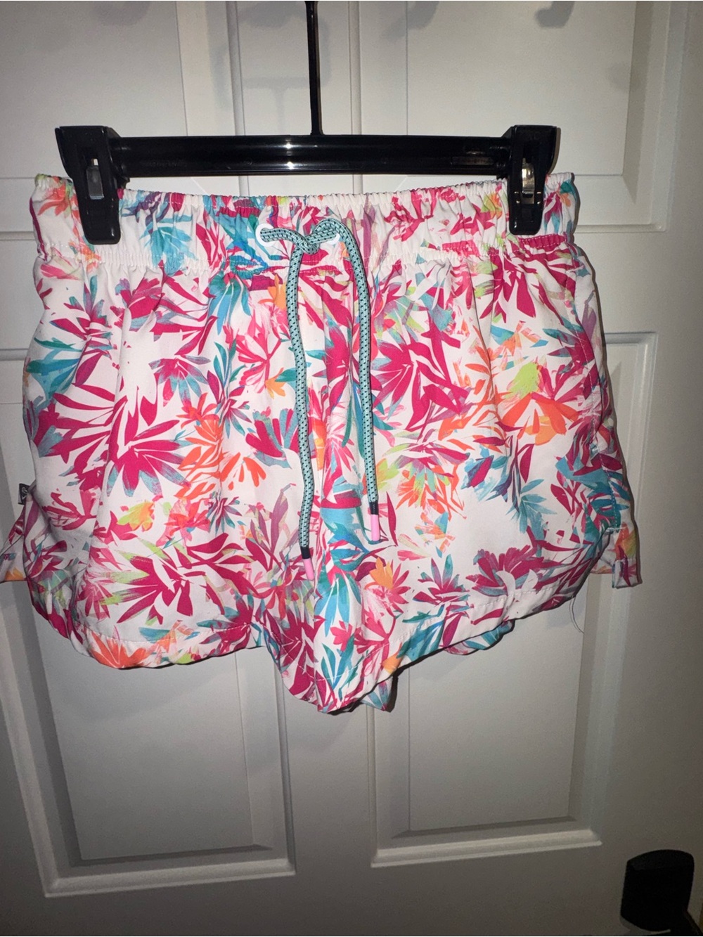 Women’s Tropical Print Athletic Shorts - White/Pink